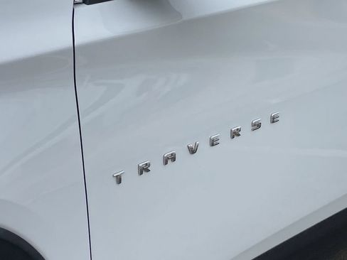 Used 2022 Chevrolet Traverse LS FWD image 27