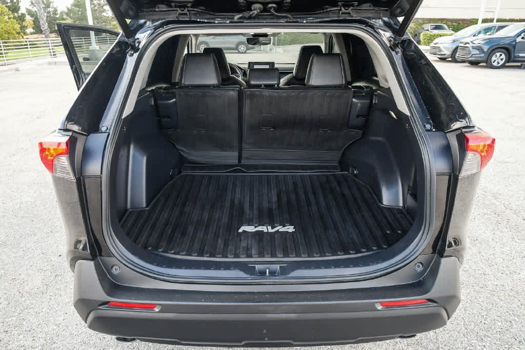 Used 2022 Toyota RAV4 XLE Premium FWD image 27
