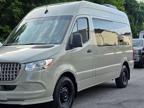 Used 2021 Mercedes-Benz Sprinter 2500 w/ Premium Package image 3