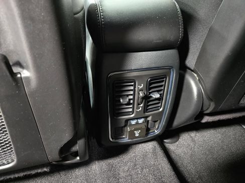 Used 2022 Jeep Grand Cherokee Limited AWD/4WD image 37
