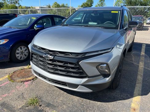 Used 2024 Chevrolet Blazer LT w/ Convenience Package FWD image 4