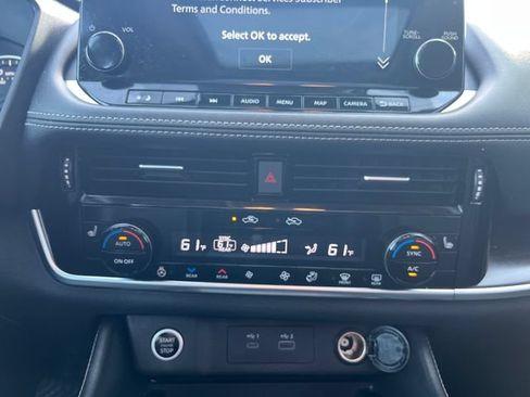 Used 2021 Nissan Rogue SL w/ Premium Package FWD image 17