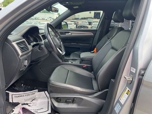 Used 2020 Volkswagen Atlas Cross Sport SE w/ Panoramic Sunroof Package FWD image 6