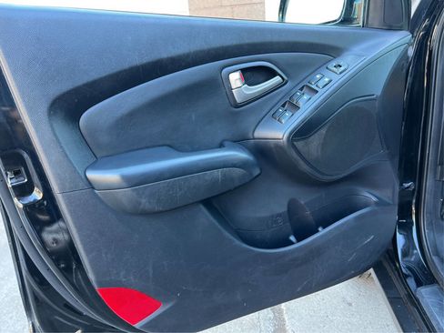 Used 2010 Hyundai Tucson Limited w/ Premium Pkg 4 image 17