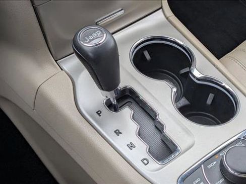 Used 2013 Jeep Grand Cherokee Limited w/ Luxury Group II image 18