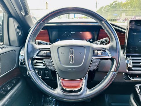 Used 2022 Lincoln Navigator Reserve image 28
