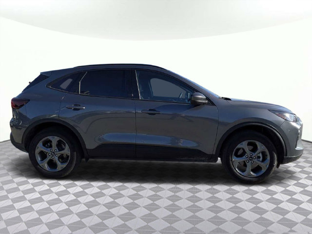 Used 2025 Ford Escape ST-Line Select AWD/4WD image 2