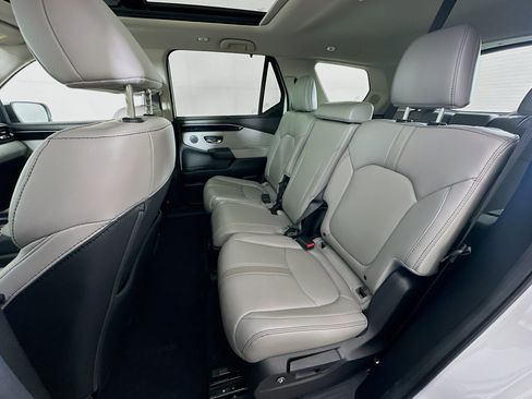 Used 2025 Honda Pilot Touring image 29