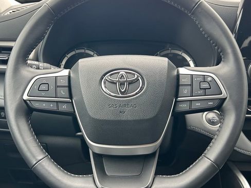 Certified 2025 Toyota Highlander LE FWD image 22