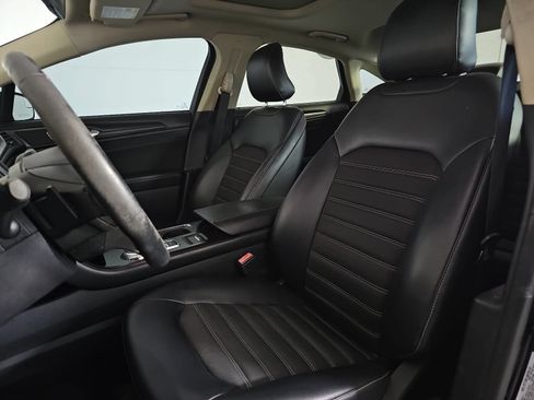 Used 2018 Ford Fusion SE w/ Equipment Group 201A FWD image 14