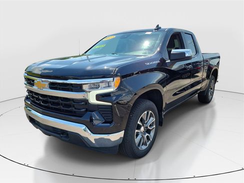 Used 2023 Chevrolet Silverado 1500 LT AWD/4WD image 2