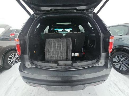 Used 2017 Ford Explorer XLT w/ Equipment Group 202A AWD/4WD image 16