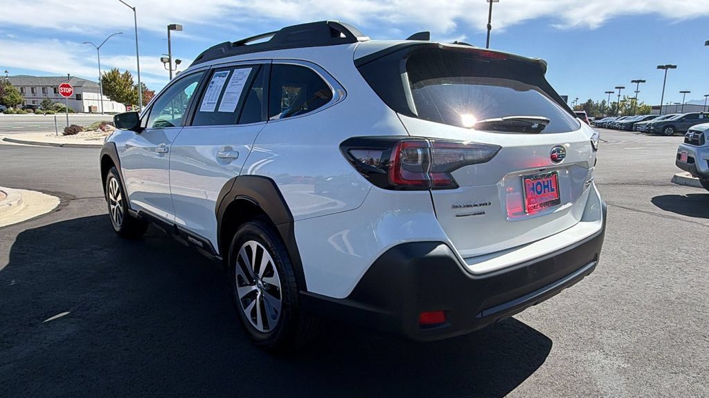 Used 2024 Subaru Outback Premium AWD/4WD image 5