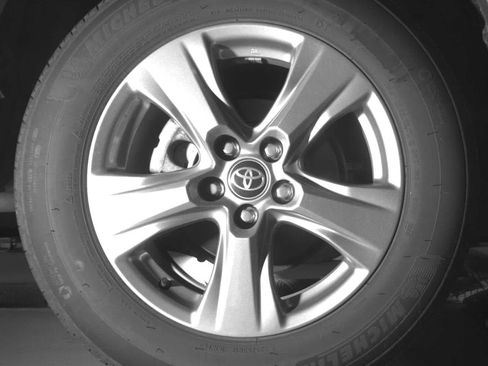 Used 2025 Toyota RAV4 XLE image 11