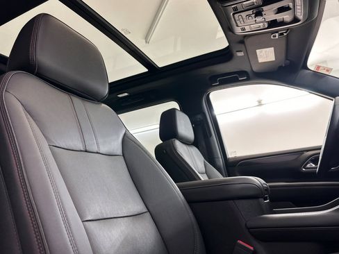 Used 2022 Chevrolet Suburban RST w/ Luxury Package image 31