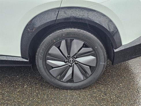 Used 2023 Nissan Ariya AWD image 9