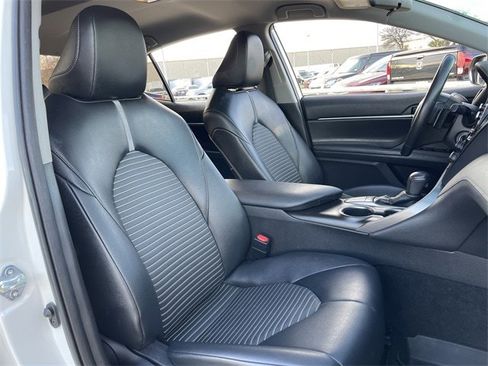 Used 2022 Toyota Camry SE image 26