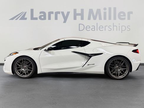 Used 2024 Chevrolet Corvette Z06 image 2