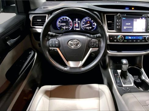 Used 2015 Toyota Highlander XLE AWD/4WD image 6