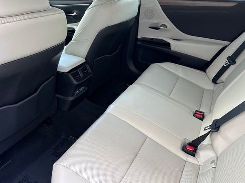 Used 2024 Lexus ES 300h w/ Premium Package image 11