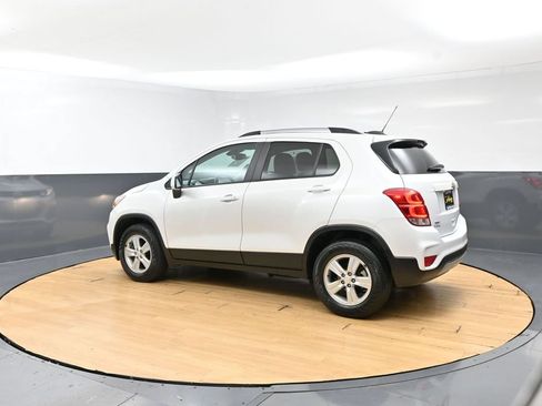 Used 2022 Chevrolet Trax LT w/ LT Convenience Package AWD/4WD image 8