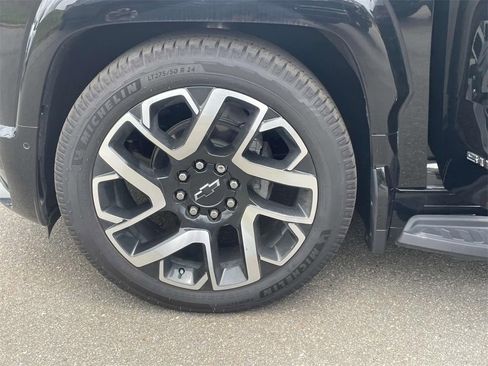 New 2024 Chevrolet Silverado EV RST image 29