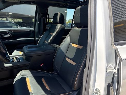 Used 2023 GMC Yukon XL AT4 w/ AT4 Premium Plus Package AWD/4WD image 13