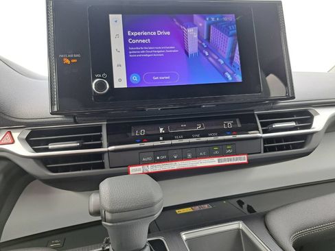 New 2026 Toyota Sienna LE FWD image 10