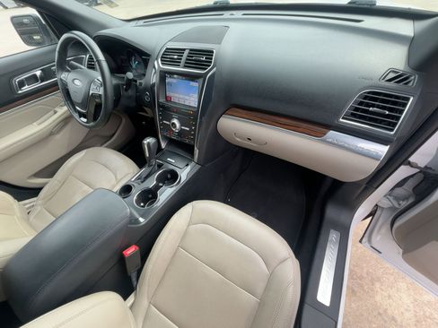 Used 2019 Ford Explorer Limited image 32