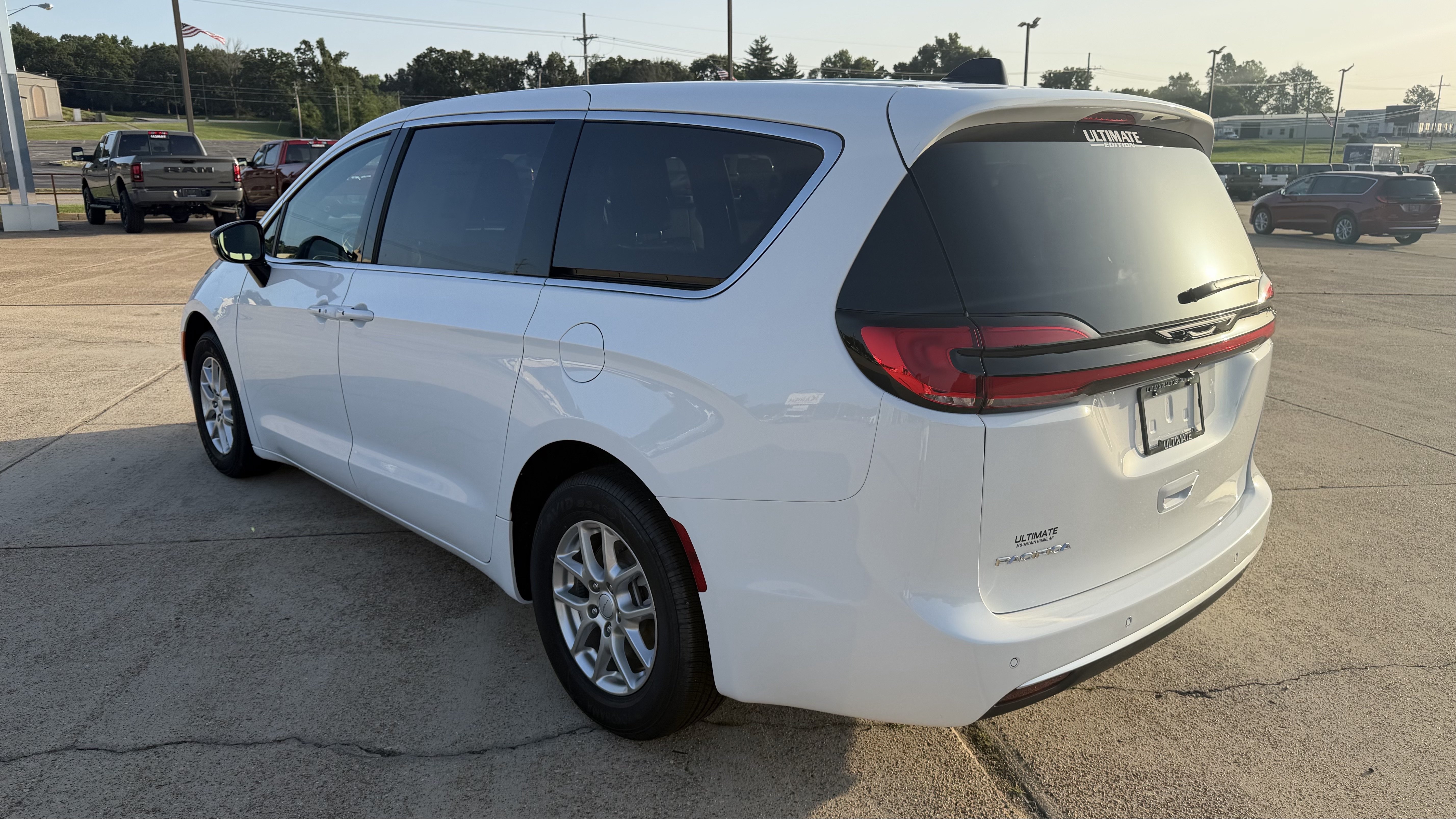 New 2027 Chrysler Pacifica Select w/ Family Tech Group FWD image 6