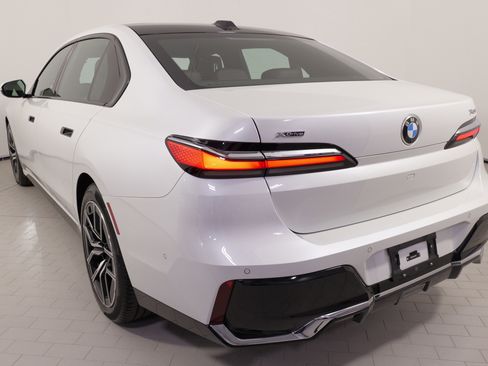 Used 2024 BMW 740i xDrive w/ Premium Package image 13