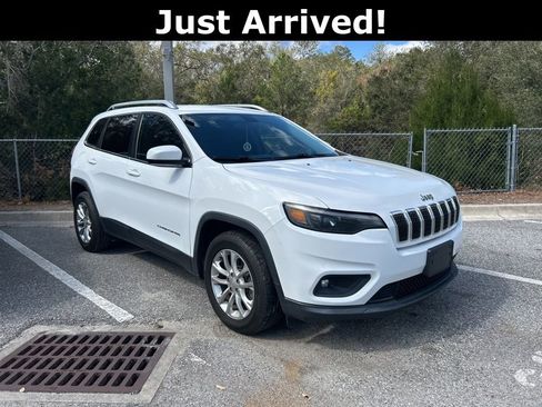 Used 2019 Jeep Cherokee Latitude w/ Cold Weather Group image 11