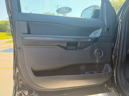 Used 2023 Ford Expedition Limited AWD/4WD image 22