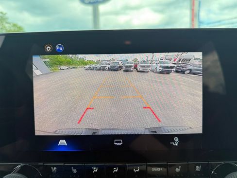 Used 2025 Chevrolet Colorado Z71 w/ Z71 Convenience Package 2 AWD/4WD image 19