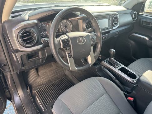 Used 2016 Toyota Tacoma SR5 RWD image 8