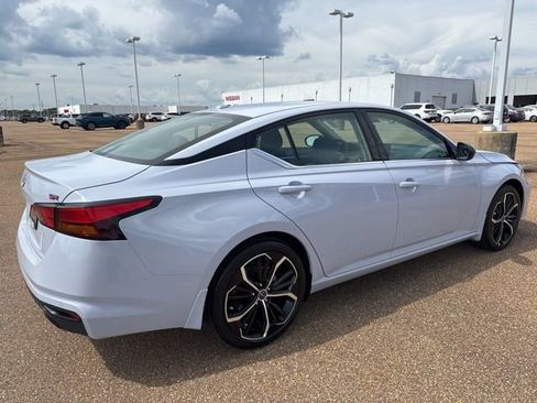 New 2025 Nissan Altima 2.5 SR w/ SR Premium Package image 4