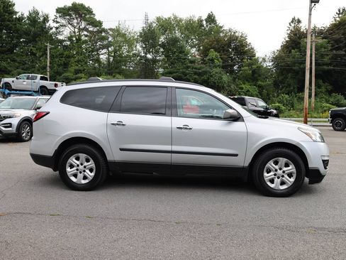Used 2016 Chevrolet Traverse LS FWD image 4