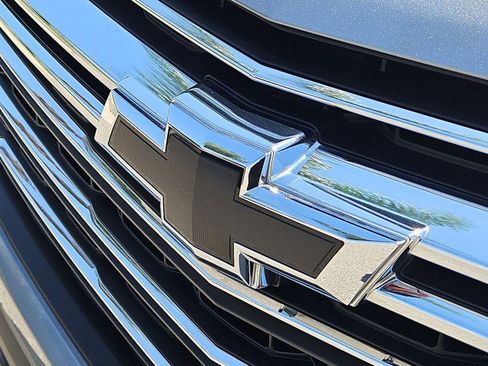 Used 2023 Chevrolet Traverse LT FWD image 30