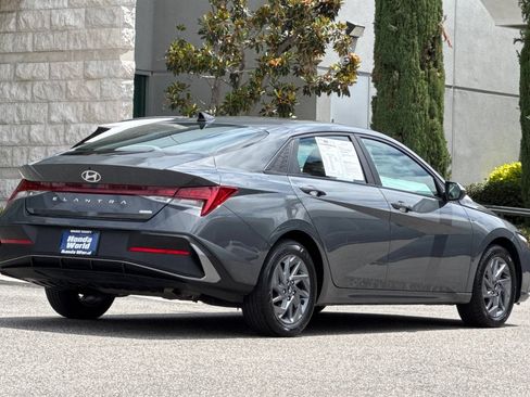 Used 2024 Hyundai Elantra Blue FWD image 4