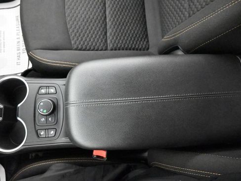 Used 2021 GMC Terrain SLE w/ Driver Convenience Package AWD/4WD image 16