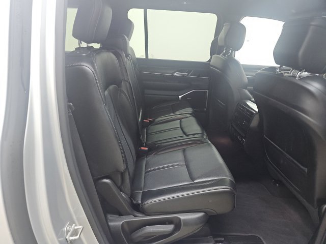 Used 2024 Jeep Wagoneer L Series II w/ Flexible Seating Group AWD/4WD image 23