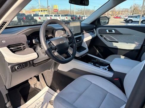 Used 2025 Ford Explorer Platinum w/ Ultimate Package image 25