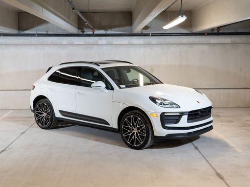 Certified 2026 Porsche Macan AWD/4WD image 9