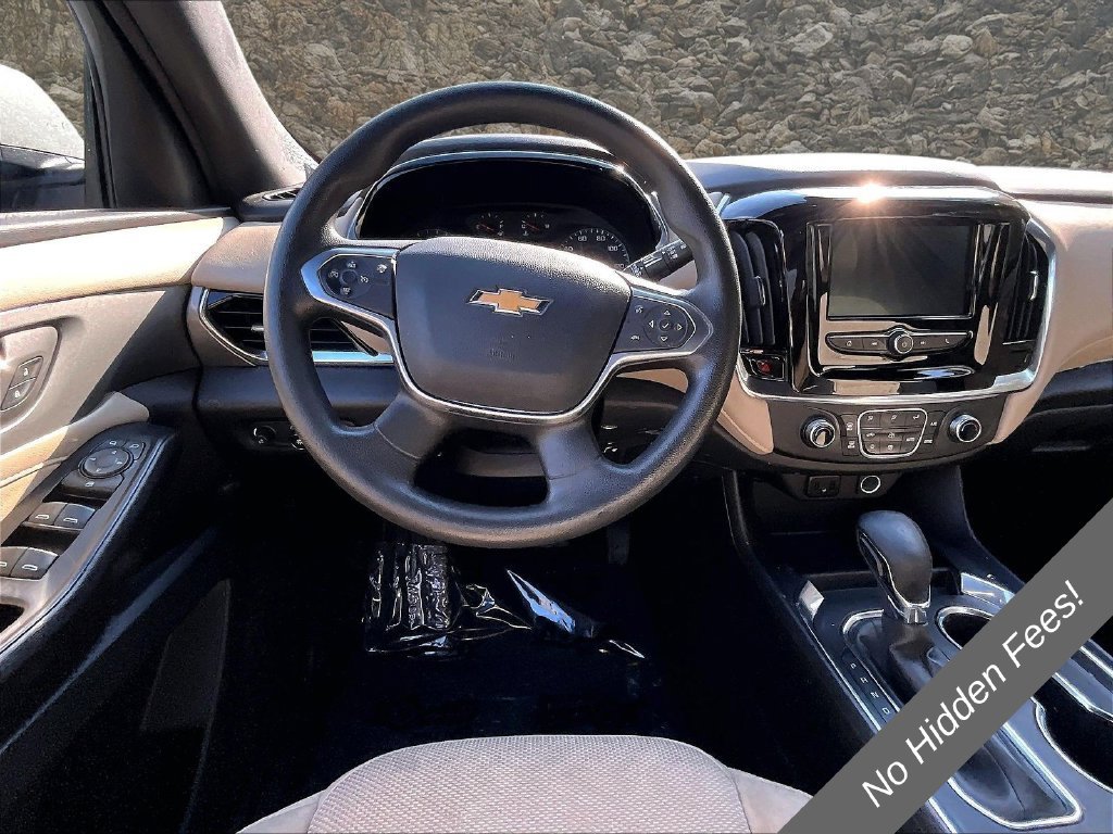 Used 2023 Chevrolet Traverse LS w/ Safety Package FWD image 5
