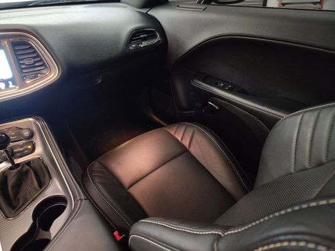 Used 2016 Dodge Challenger SRT Hellcat image 29