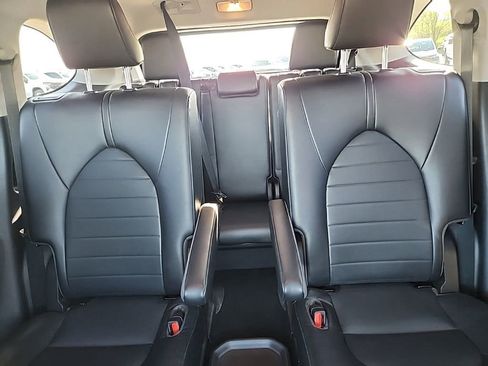 Used 2021 Toyota Highlander XLE AWD/4WD image 34