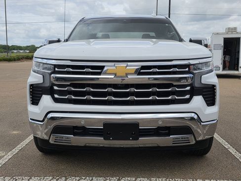 Used 2023 Chevrolet Silverado 1500 LTZ image 3