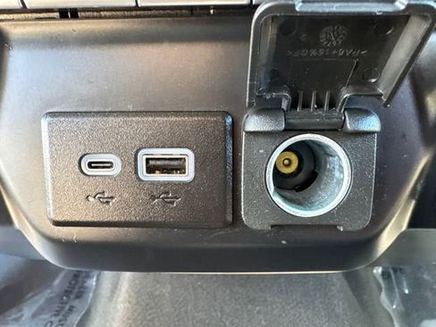 Used 2021 GMC Sierra 1500 SLE image 36