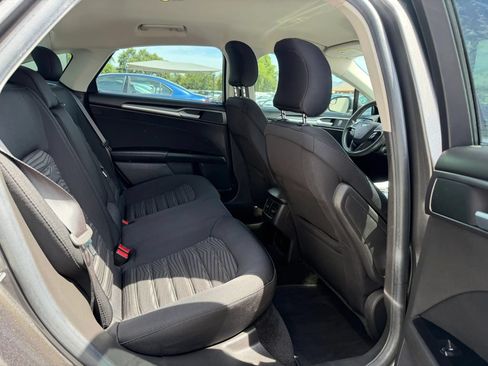 Used 2016 Ford Fusion SE FWD image 24
