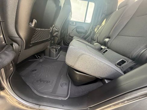 Certified 2025 Jeep Gladiator Rubicon w/ Safety Group image 28